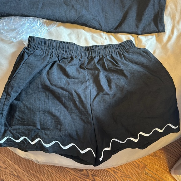 Pretty Garden black shorts pj set - Picture 2 of 4